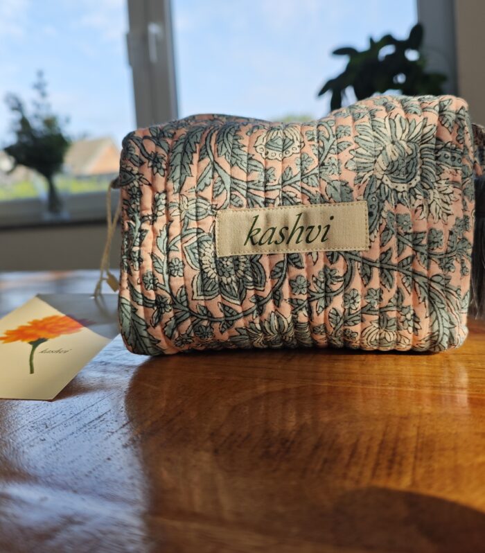 Indu Wash Bags (Klein) - Powder Pink Flowers